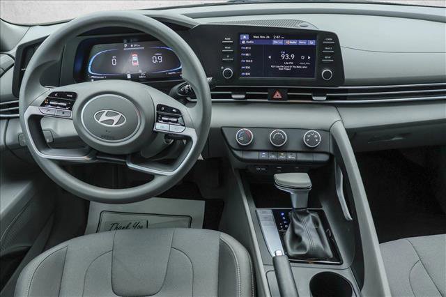 Certified 2025 Hyundai Elantra SE image 24