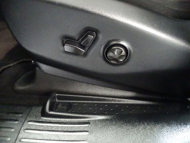 Used 2025 Chrysler Pacifica Select FWD image 3