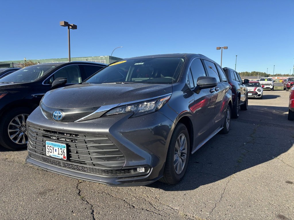 Used 2025 Toyota Sienna XLE