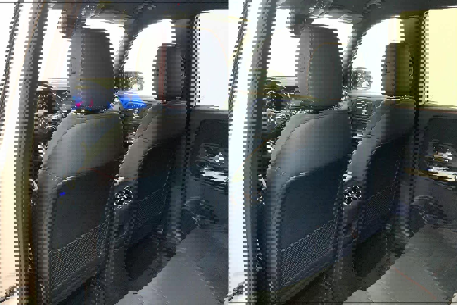 Used 2025 Mercedes-Benz GLB 250 image 17