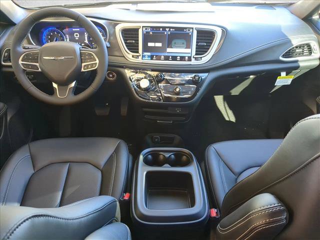 New 2026 Chrysler Pacifica Select AWD/4WD image 15