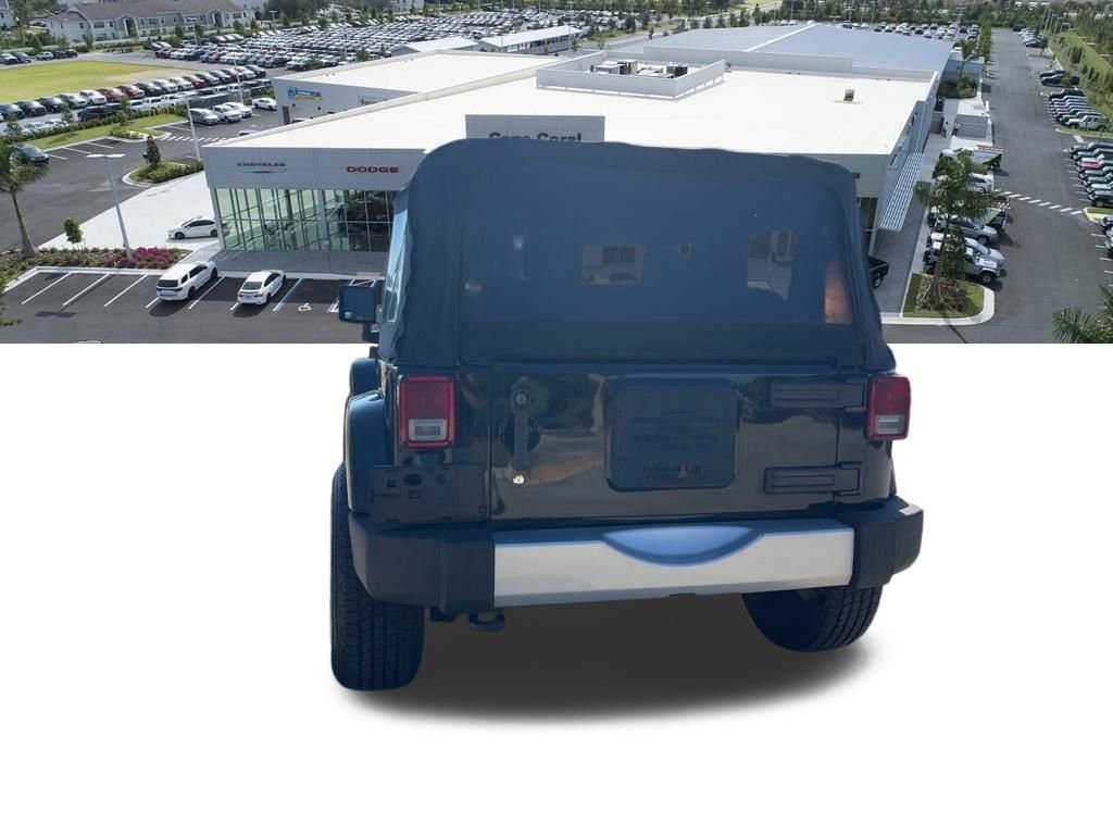 Used 2015 Jeep Wrangler Sahara w/ Connectivity Group AWD/4WD image 12