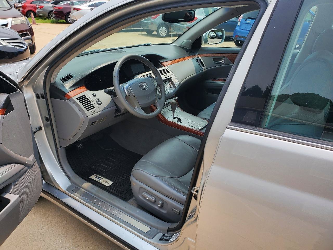 Used 2005 Toyota Avalon XLS FWD image 14