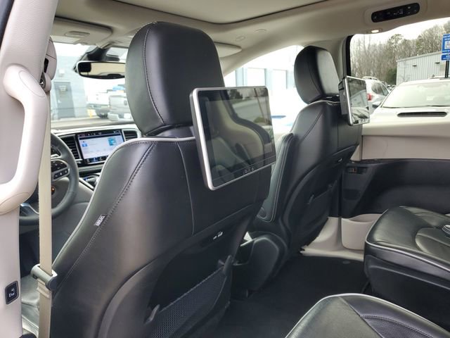 Used 2023 Chrysler Pacifica Limited image 13
