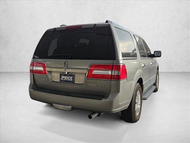 Used 2008 Lincoln Navigator image 3