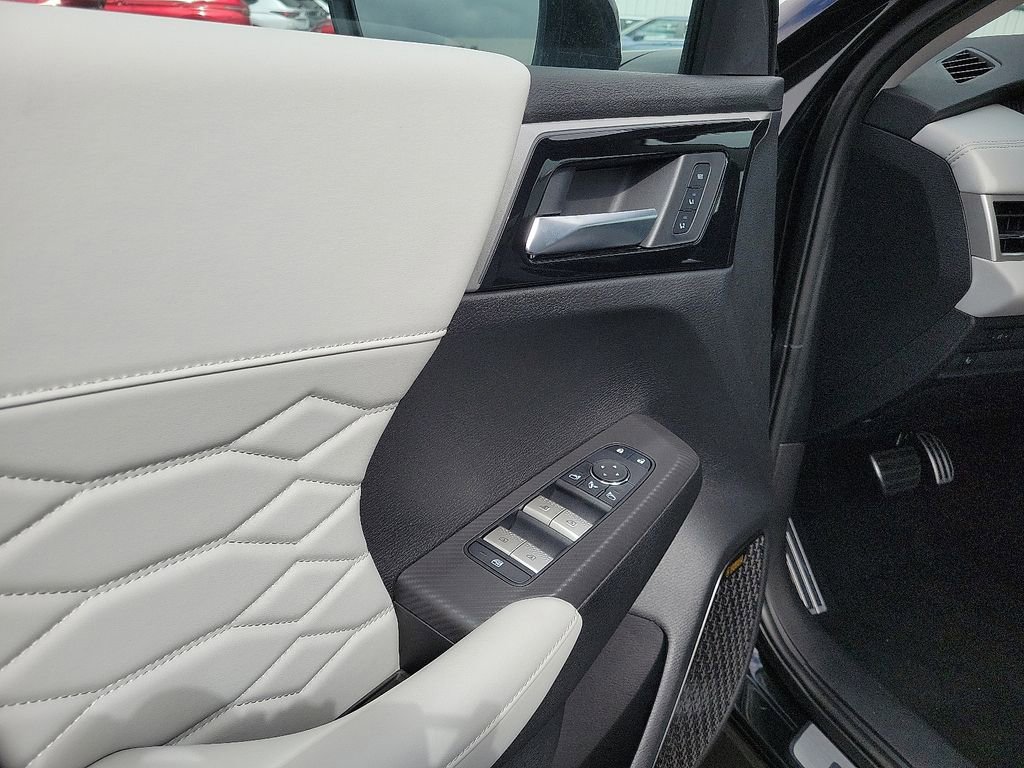 New 2025 Mitsubishi Outlander AWD image 9