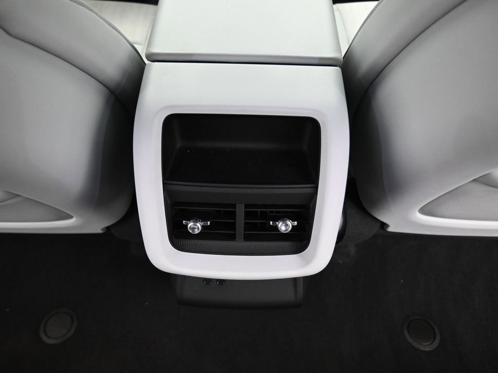 Used 2024 Cadillac Lyriq Sport image 32