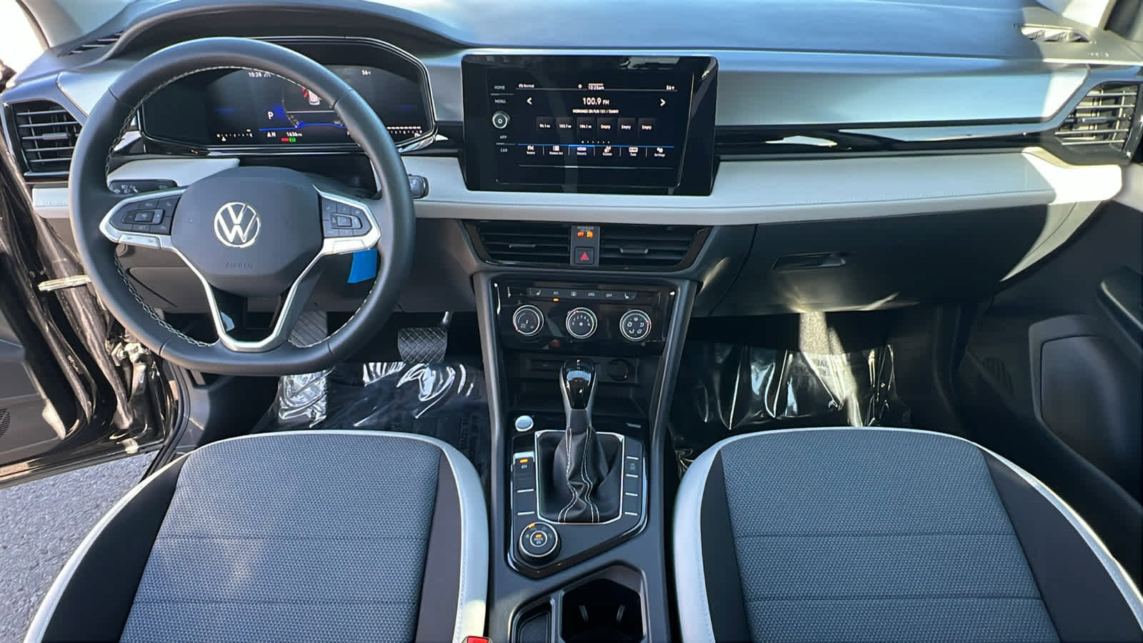 Used 2025 Volkswagen Taos S image 26