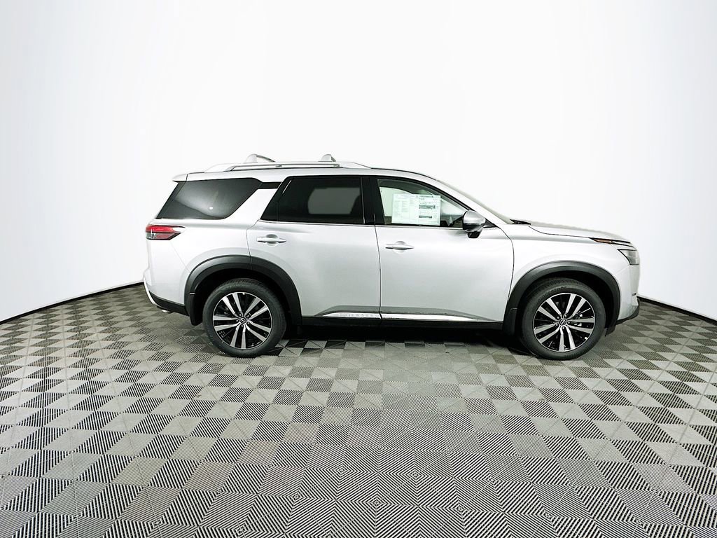 New 2025 Nissan Pathfinder Platinum w/ Black Appearance Package image 11