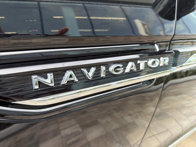 Certified 2023 Lincoln Navigator Reserve AWD/4WD image 9