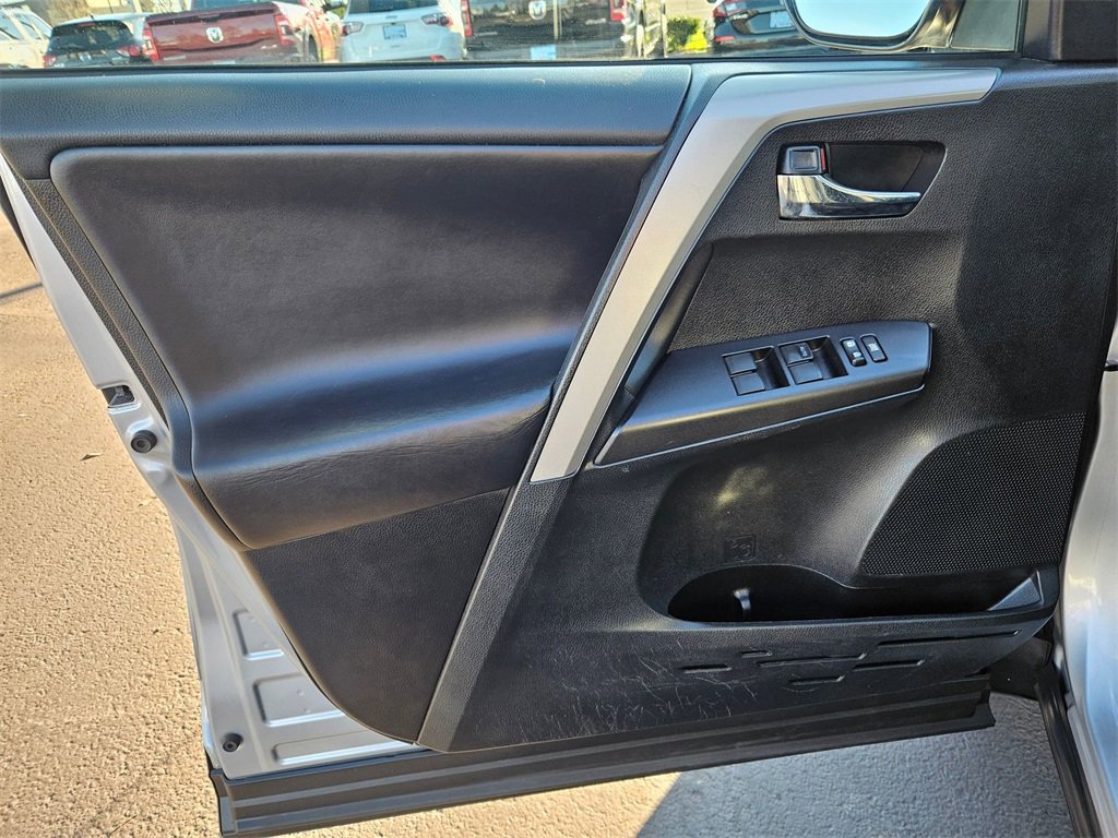 Used 2018 Toyota RAV4 XLE image 10