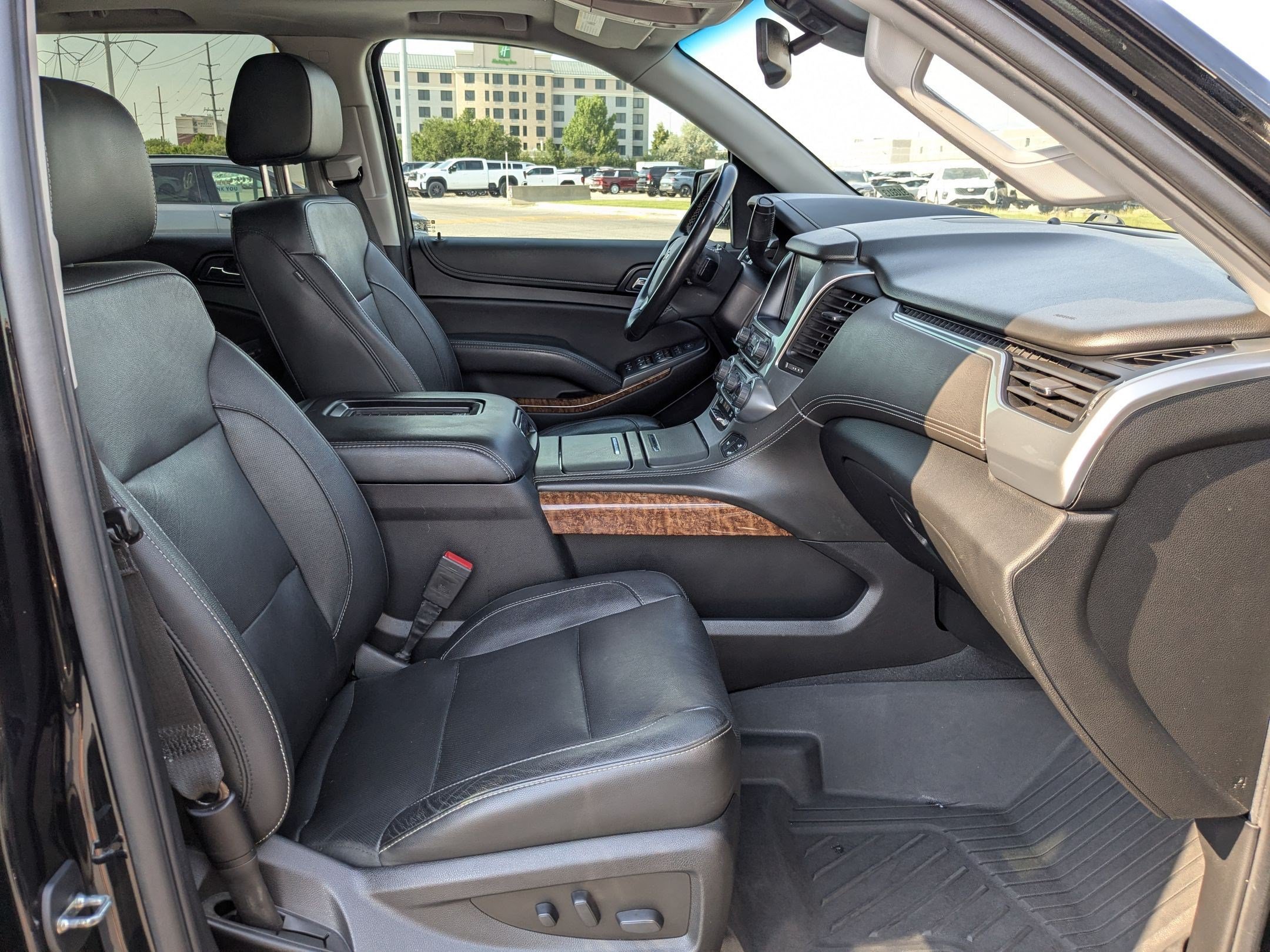 Used 2020 Chevrolet Suburban Premier w/ 6.2L Performance Package AWD/4WD image 30