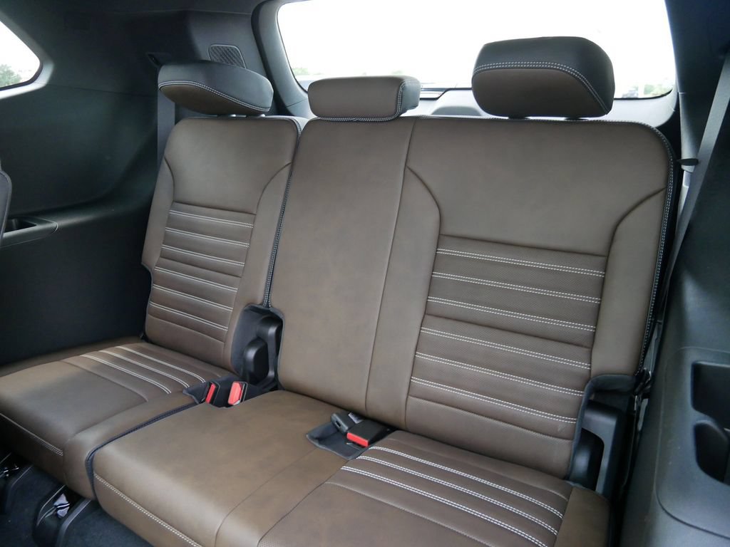 New 2026 GMC Acadia Denali Ultimate w/ LPO, Floor Liner Package AWD/4WD image 8