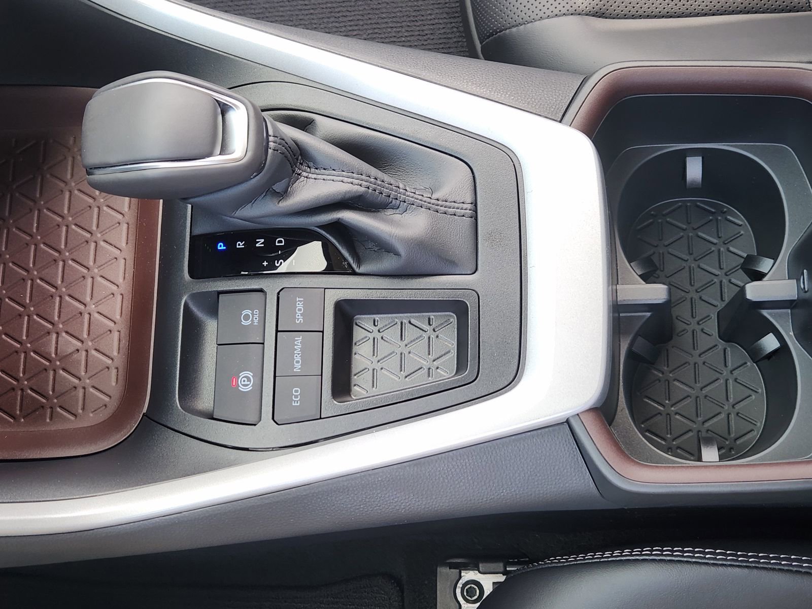 Used 2025 Toyota RAV4 Limited image 18