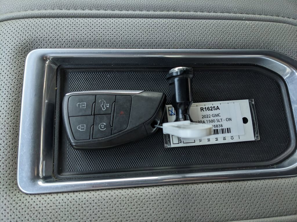 Used 2022 GMC Sierra 1500 SLT w/ SLT Convenience Package AWD/4WD image 41