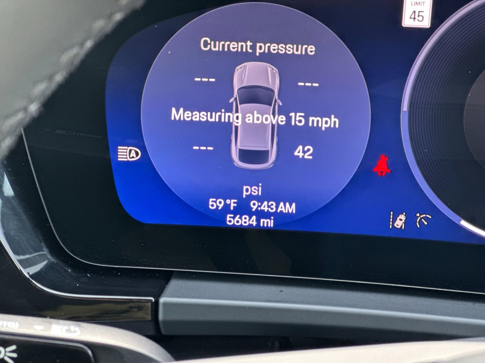Certified 2025 Porsche Macan Electric RWD image 32