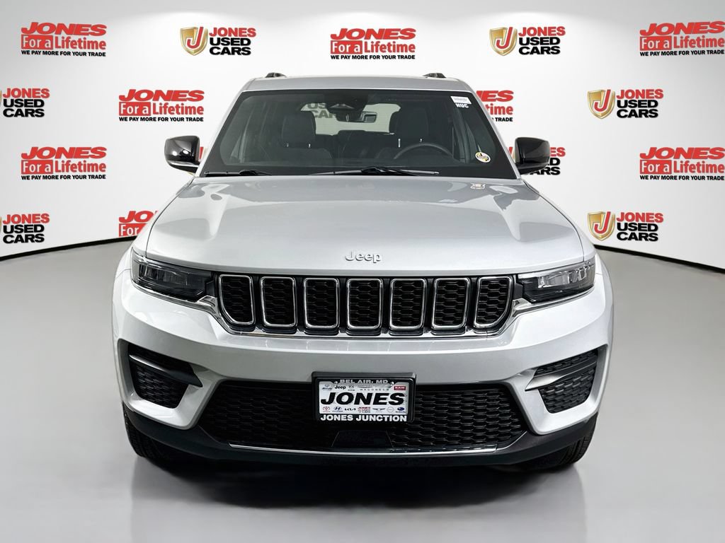 Used 2025 Jeep Grand Cherokee Laredo X AWD/4WD image 12