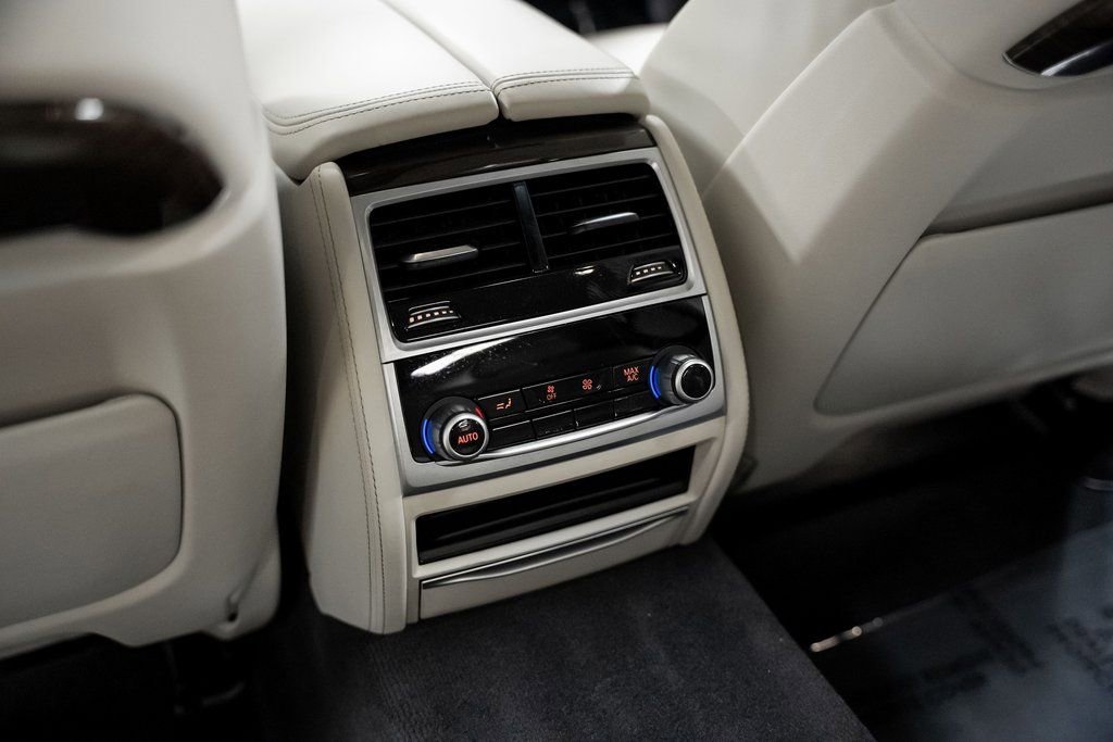 Used 2020 BMW 740i w/ Premium Package image 39