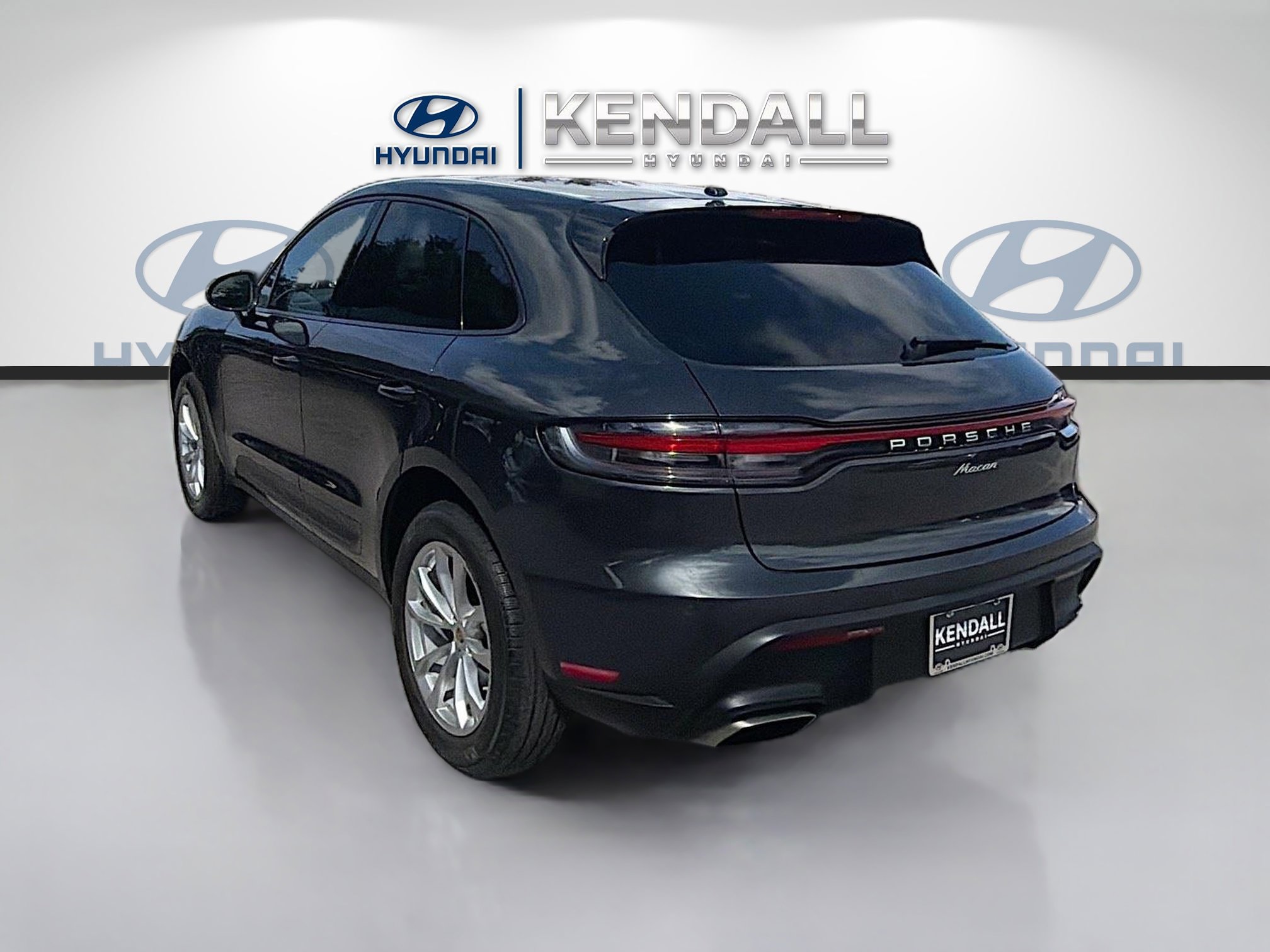 Used 2023 Porsche Macan image 4