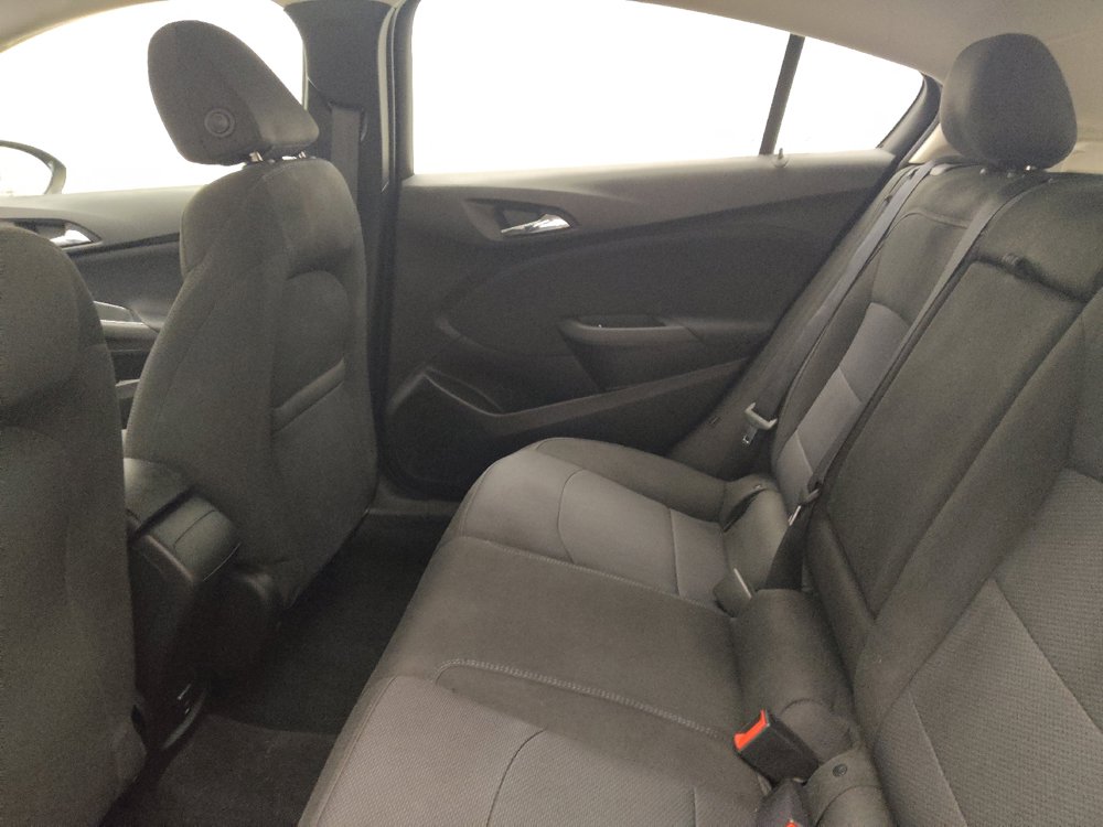 Used 2018 Chevrolet Cruze LT FWD image 18