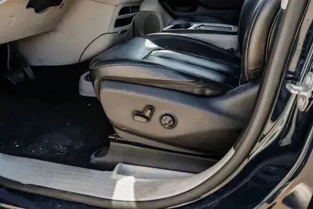 Used 2021 Chrysler Pacifica Touring-L FWD image 40