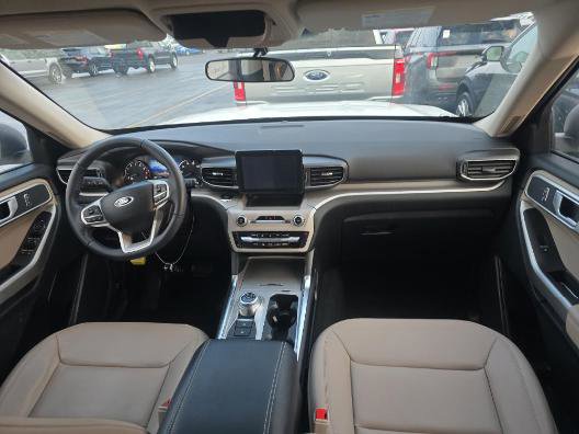 Used 2023 Ford Explorer XLT w/ Equipment Group 202A image 5