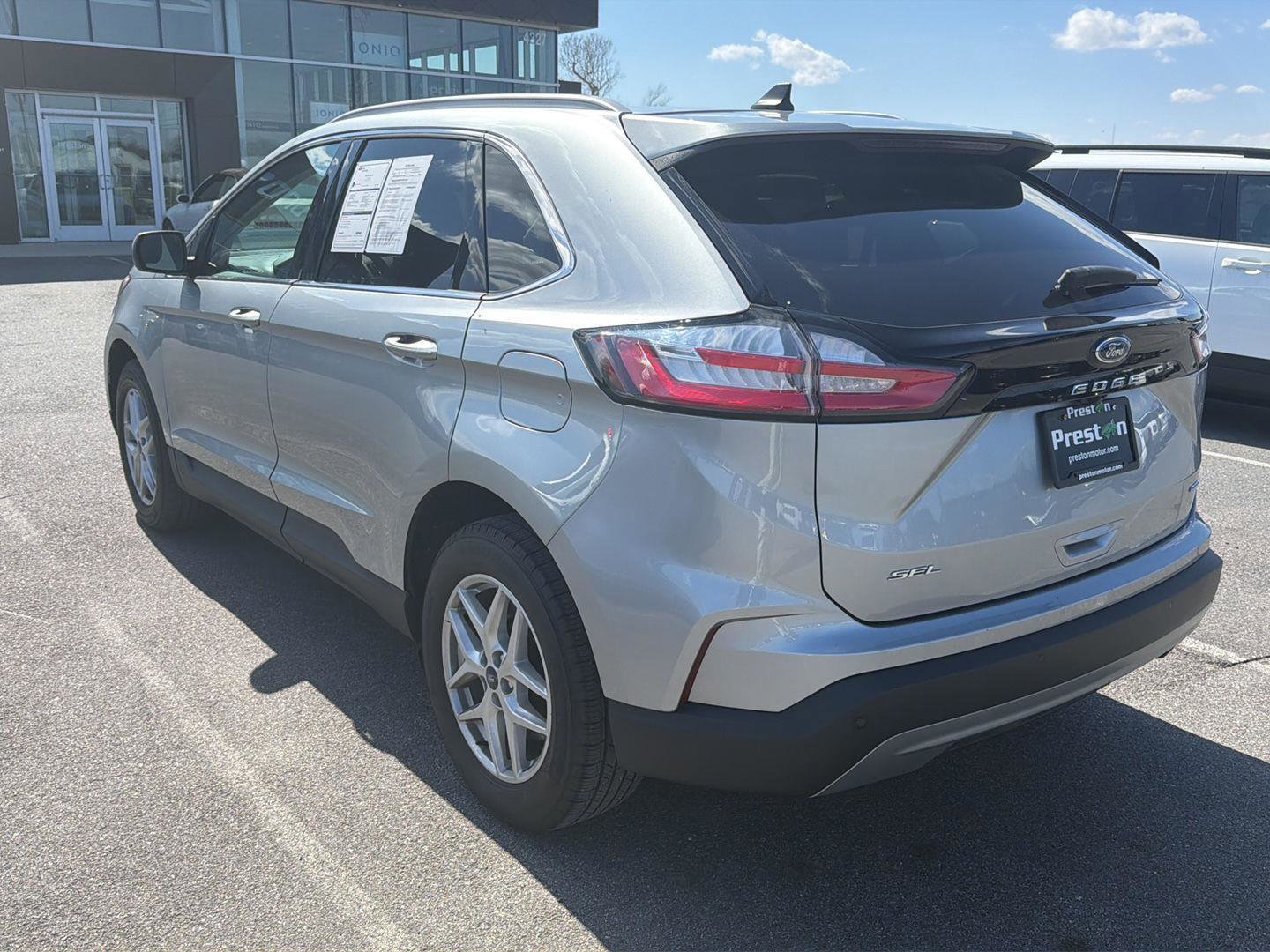 Used 2022 Ford Edge SEL w/ Convenience Package image 2