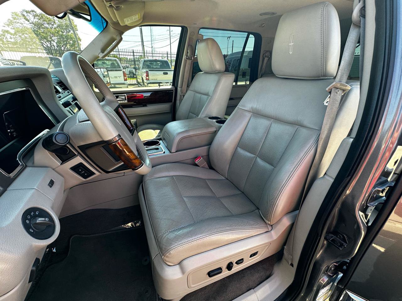 Used 2012 Lincoln Navigator 2WD image 57