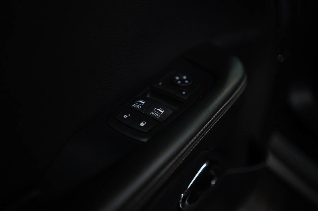 Used 2015 Dodge Challenger SRT Hellcat image 89