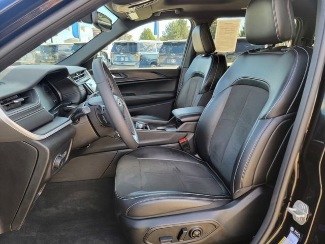 Used 2024 Jeep Grand Cherokee L Altitude image 16