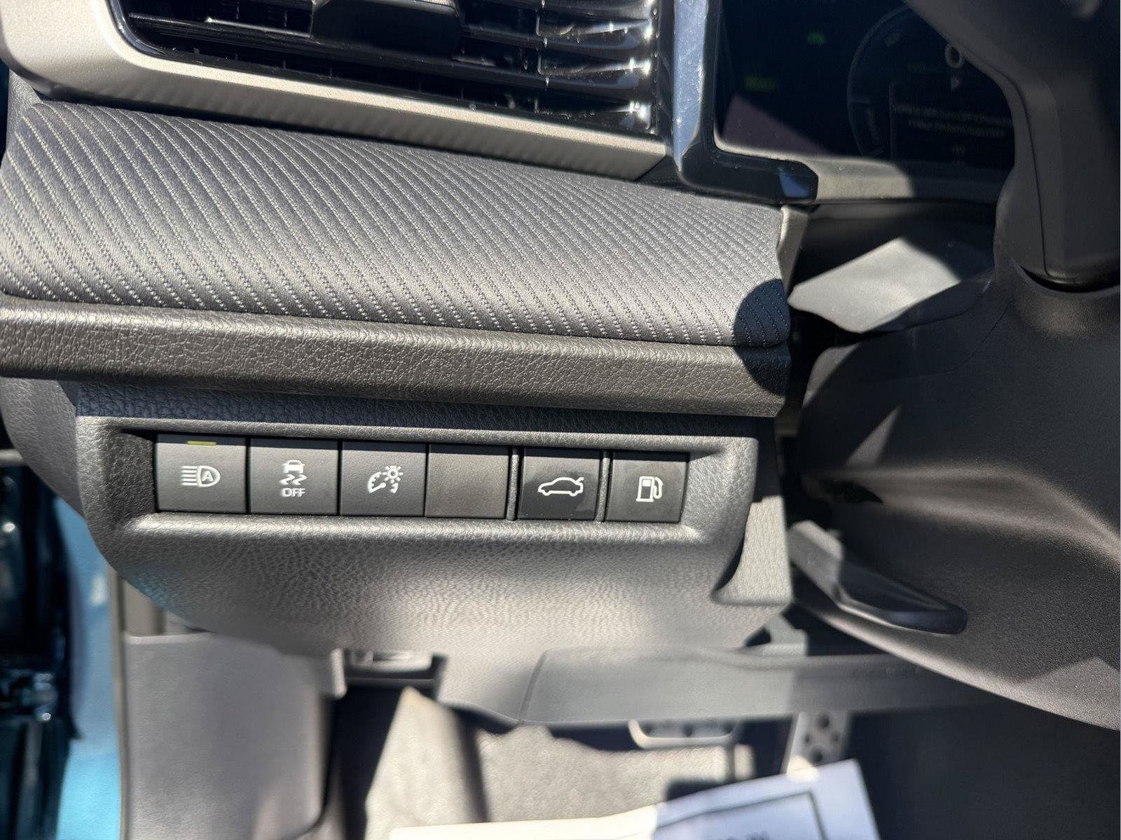 Used 2025 Toyota Camry SE w/ Convenience Package FWD image 21