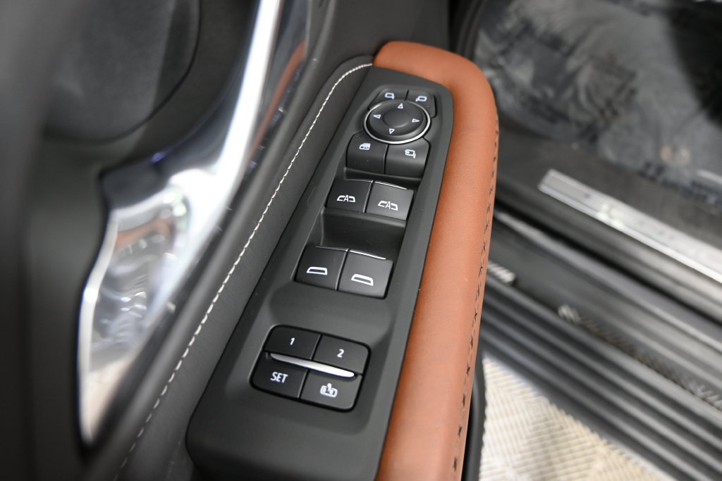 Used 2024 GMC Yukon Denali Ultimate AWD/4WD image 21