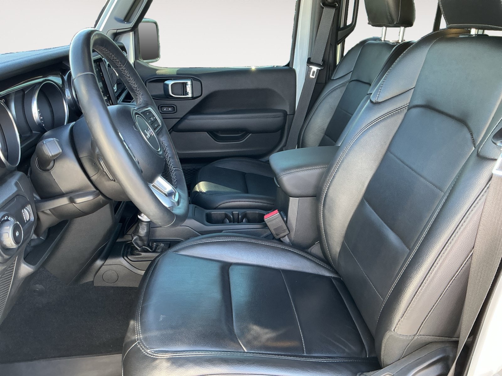 Used 2023 Jeep Wrangler Unlimited Sahara AWD/4WD image 9