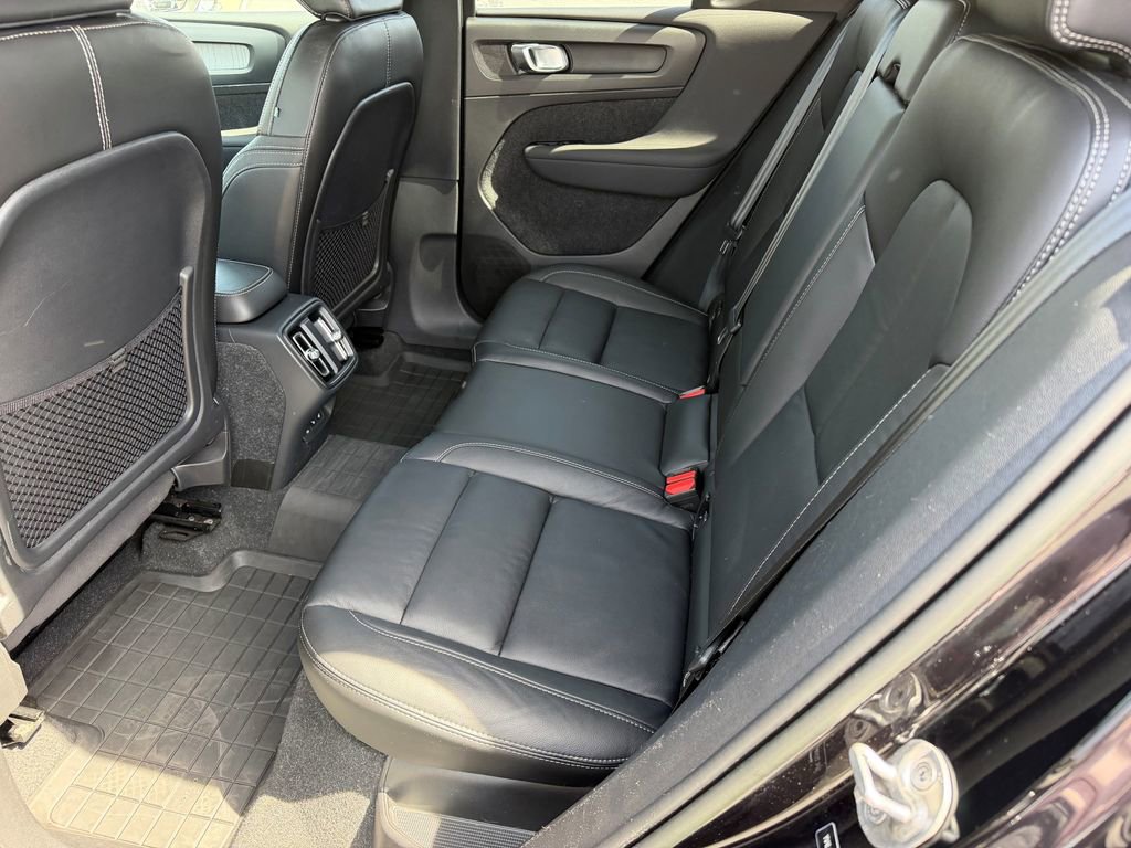 Certified 2023 Volvo XC40 B5 Core w/ Convenience Package image 19