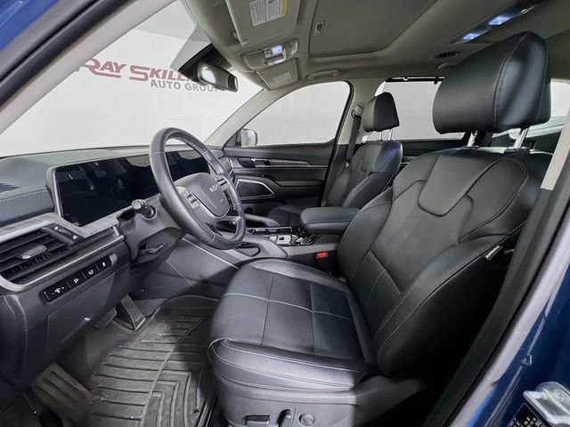 Used 2023 Kia Telluride EX w/ EX Captain's Chair Package AWD/4WD image 8