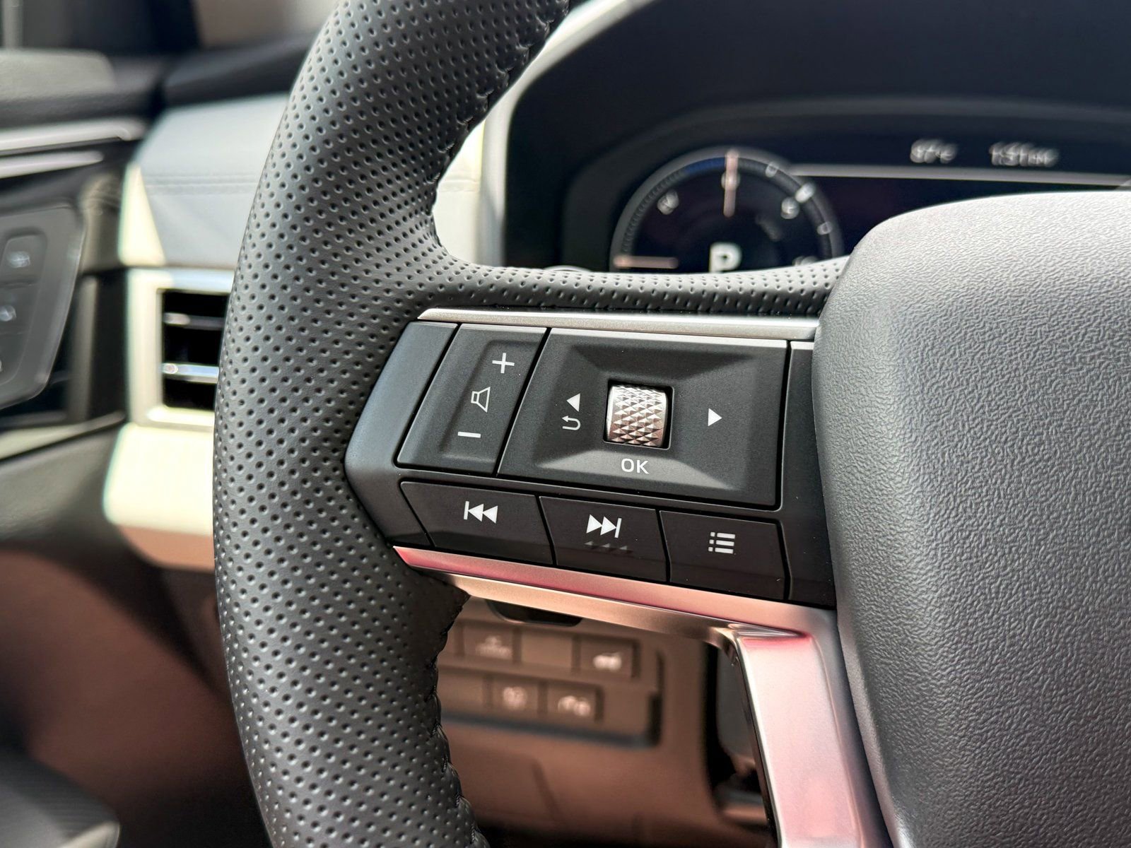 New 2025 Mitsubishi Outlander SEL image 46