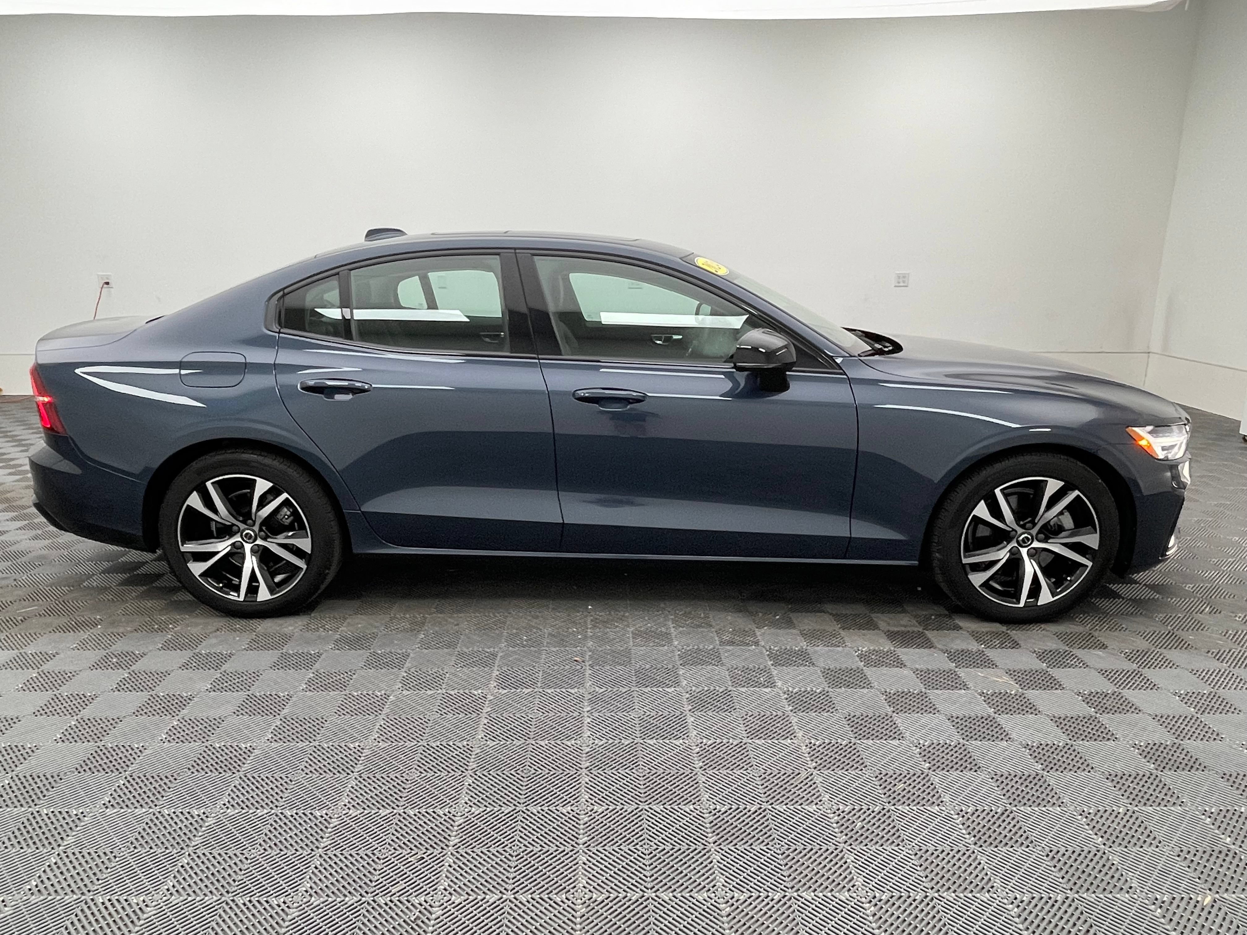 Used 2024 Volvo S60 B5 Plus AWD/4WD image 7