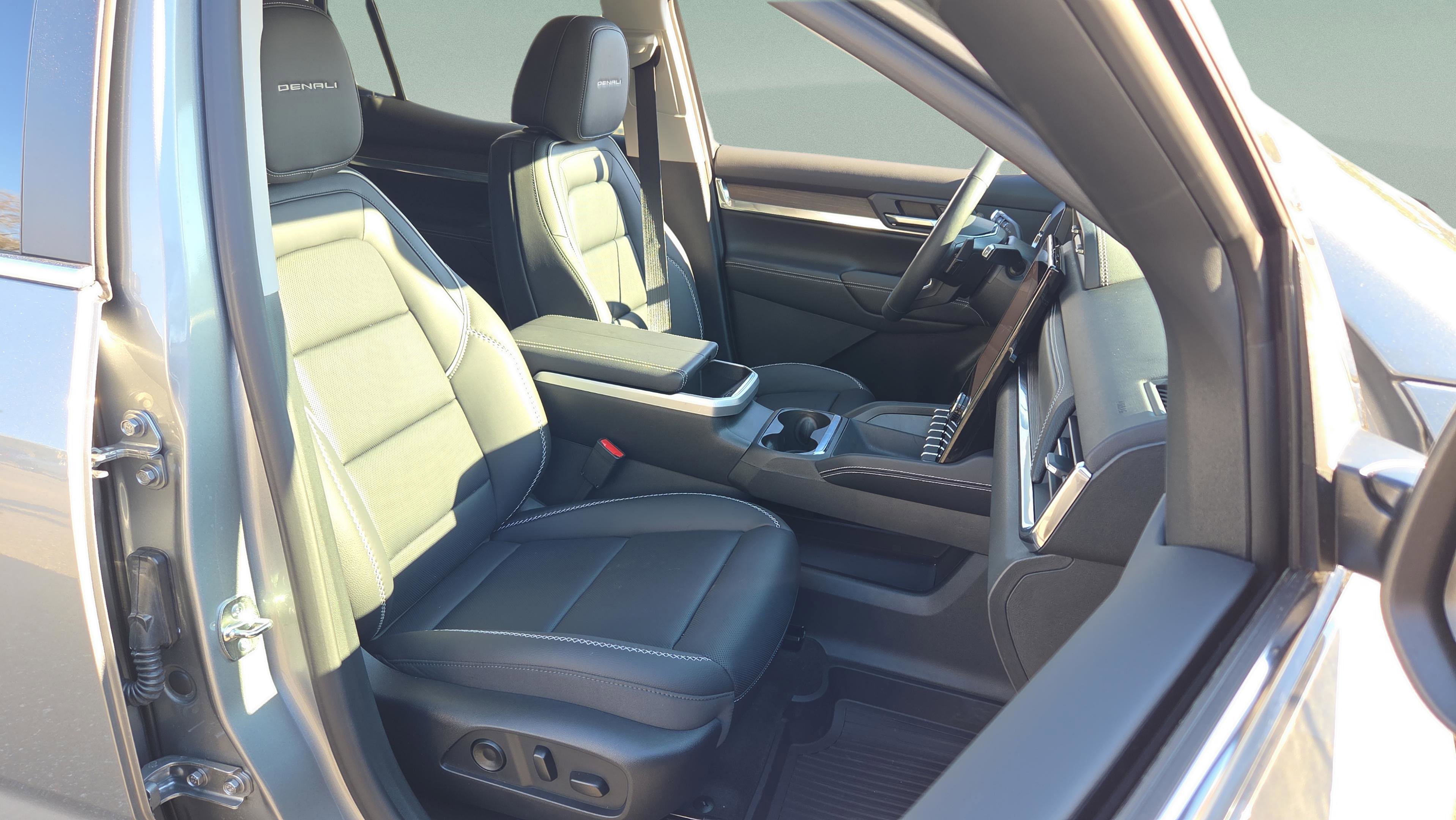 Used 2026 GMC Terrain Denali w/ LPO, Floor Liner Package image 17