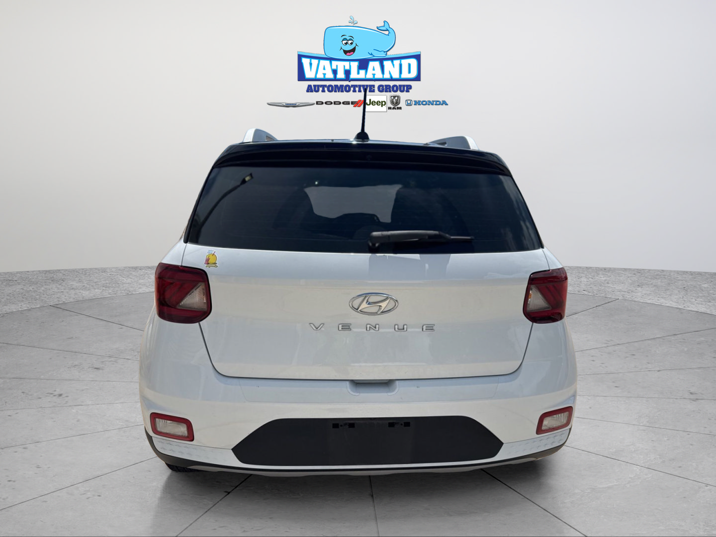 Used 2023 Hyundai Venue Limited FWD image 8