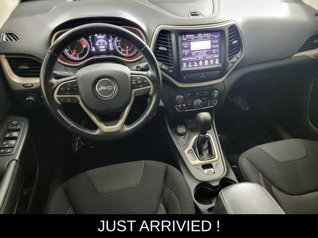 Used 2016 Jeep Cherokee Latitude AWD/4WD image 32