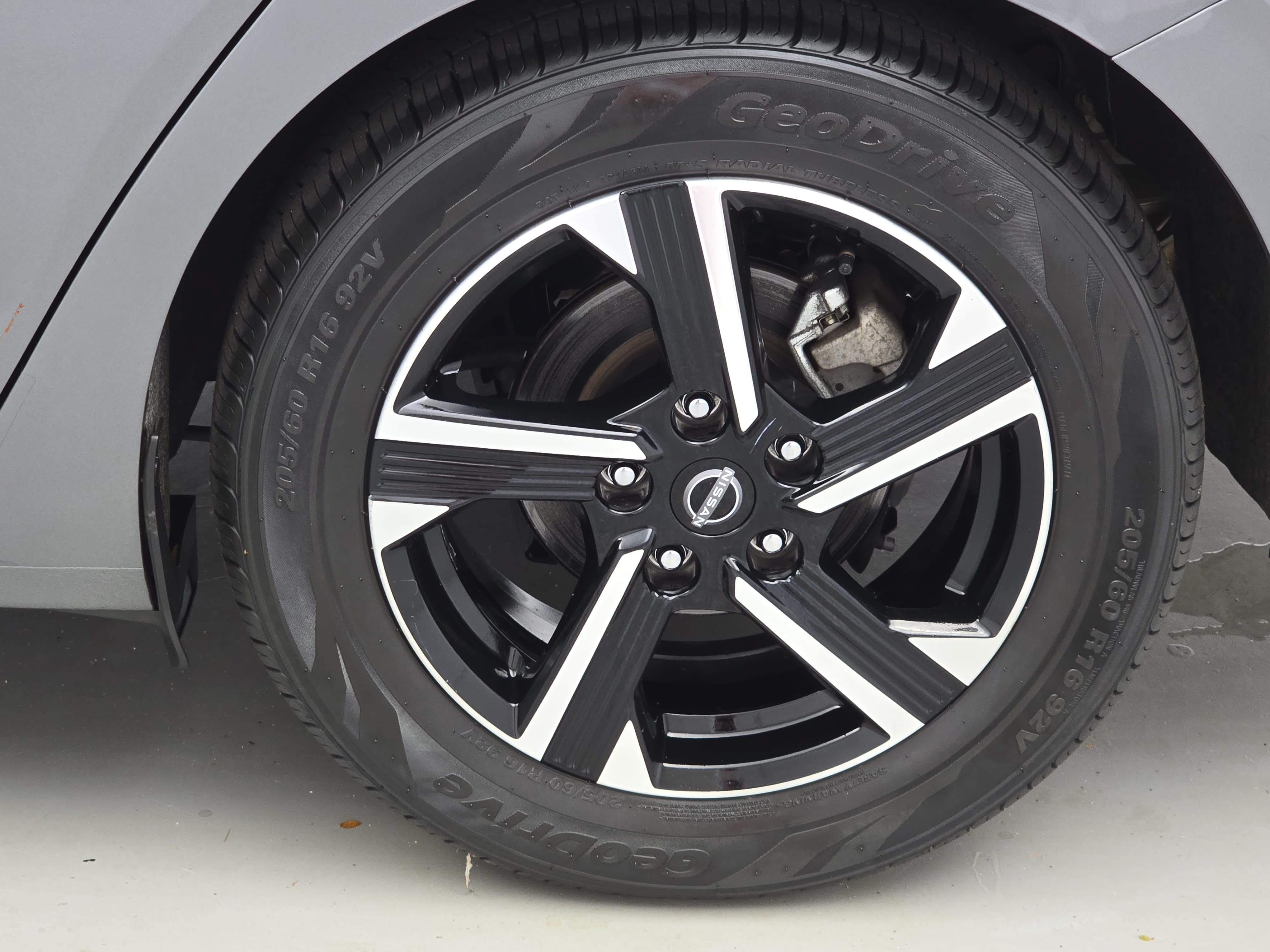 Used 2025 Nissan Sentra SV FWD image 31