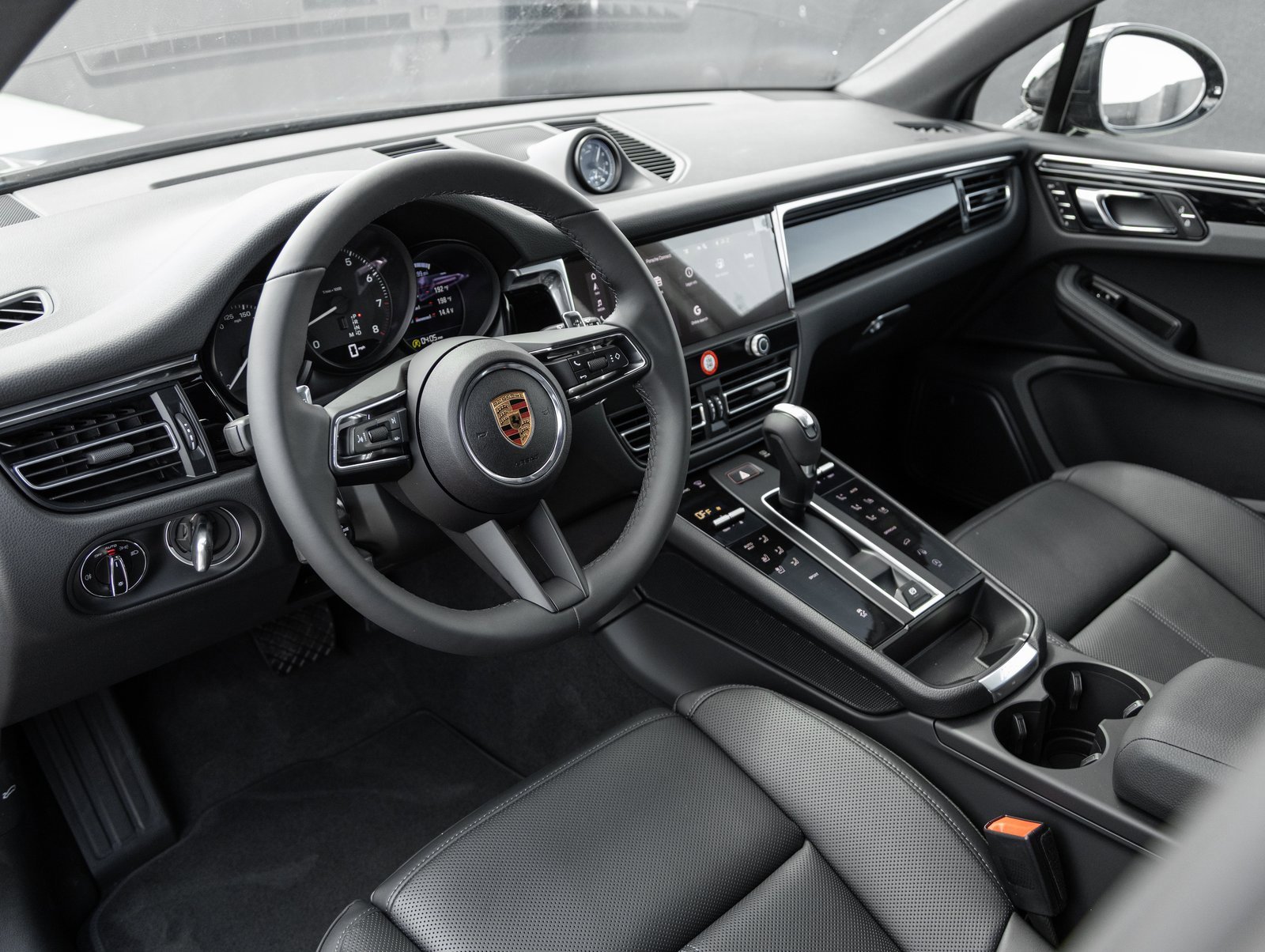 Used 2025 Porsche Macan image 4