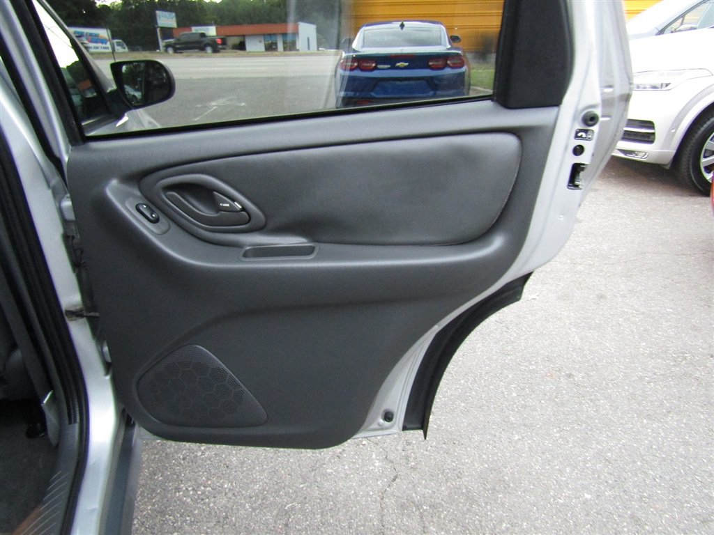 Used 2005 MAZDA Tribute I FWD image 16