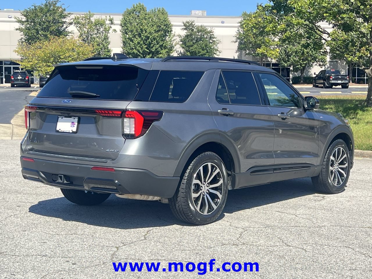 Certified 2025 Ford Explorer ST-Line AWD/4WD image 3