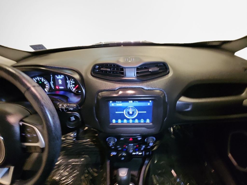 Used 2020 Jeep Renegade Latitude w/ Cold Weather Group AWD/4WD image 22