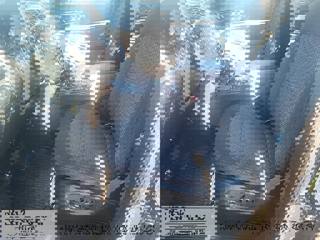 Used 2017 Ford Explorer XLT image 8