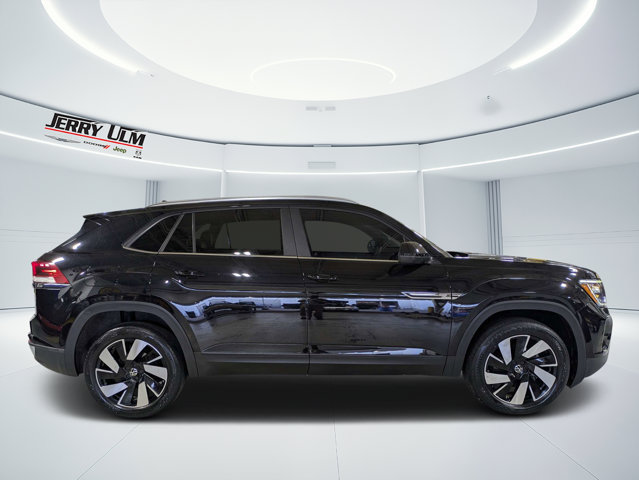 Used 2024 Volkswagen Atlas Cross Sport SE FWD image 2