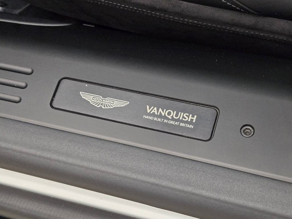 Used 2025 Aston Martin Vanquish RWD image 32