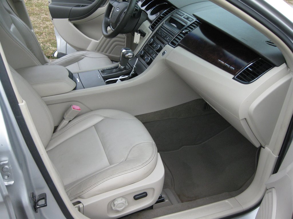 Used 2011 Ford Taurus SEL w/ 201A Rapid Spec Order Code image 29