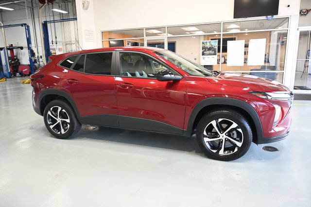 Used 2024 Chevrolet Trax RS w/ Driver Confidence Package FWD image 4